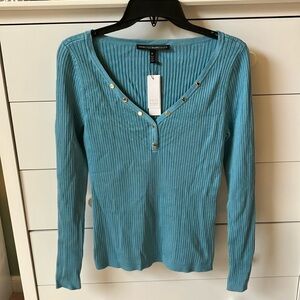 🩵 NWT WHITE HOUSE BLACK MARKET SIZE MEDIUM BLUE RIBBED V-NECK SWEATER